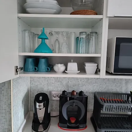 100 Steps To The Sand. *