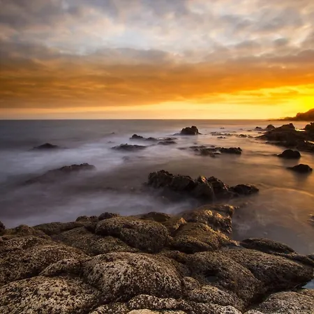 شقة 100 Steps To The Sand. *