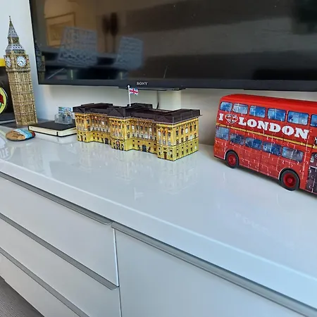 100 Steps To The Sand. *