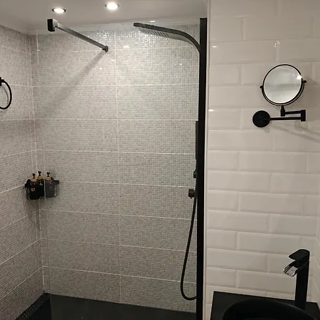 100 Steps To The Sand. شقة