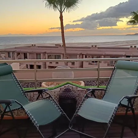 100 Steps To The Sand. Apartamento La Tejita